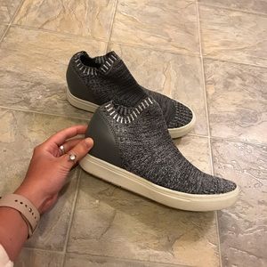 Gray soft top wedge sneaker! 👟